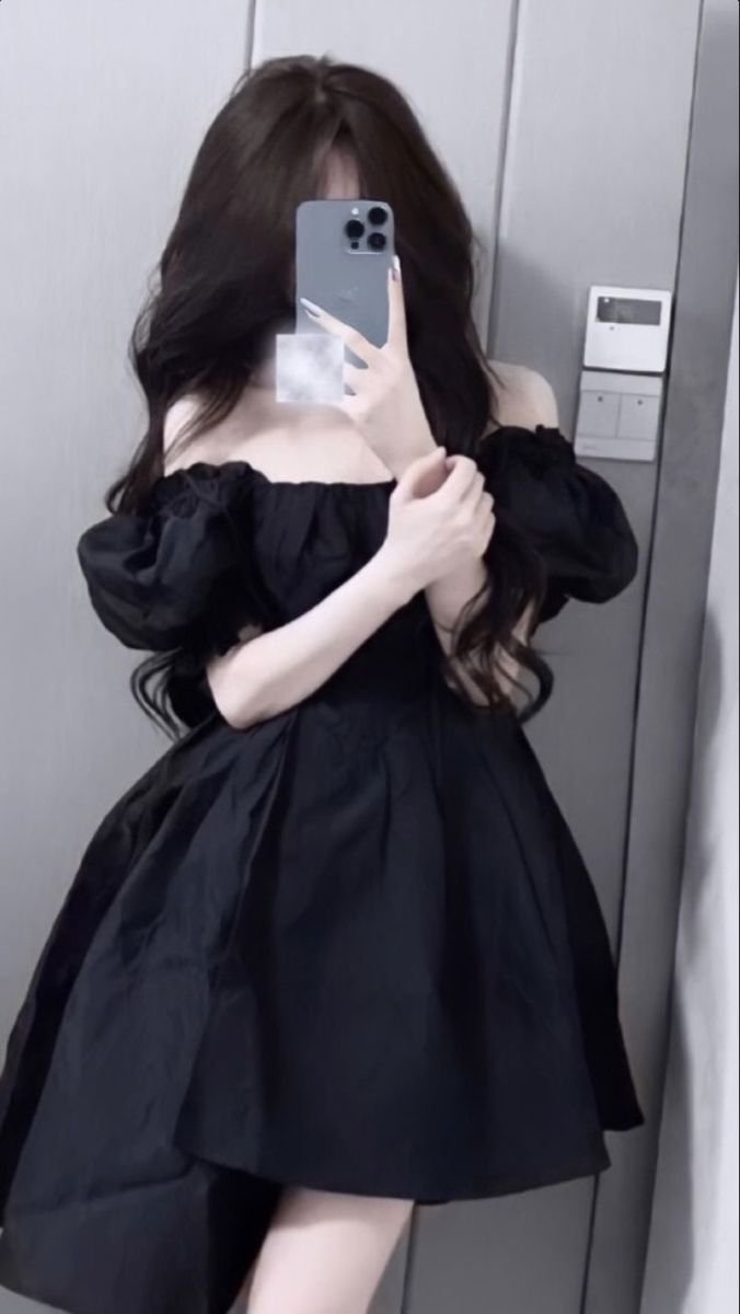 Cô gái đẹp che mặt