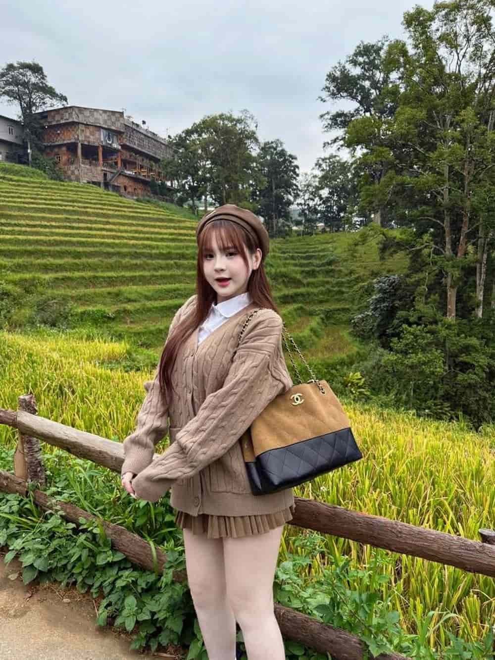 Cô gái xinh diện pinky