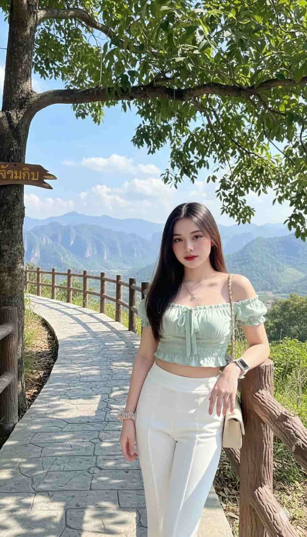 Gái xinh đẹp nhất trường