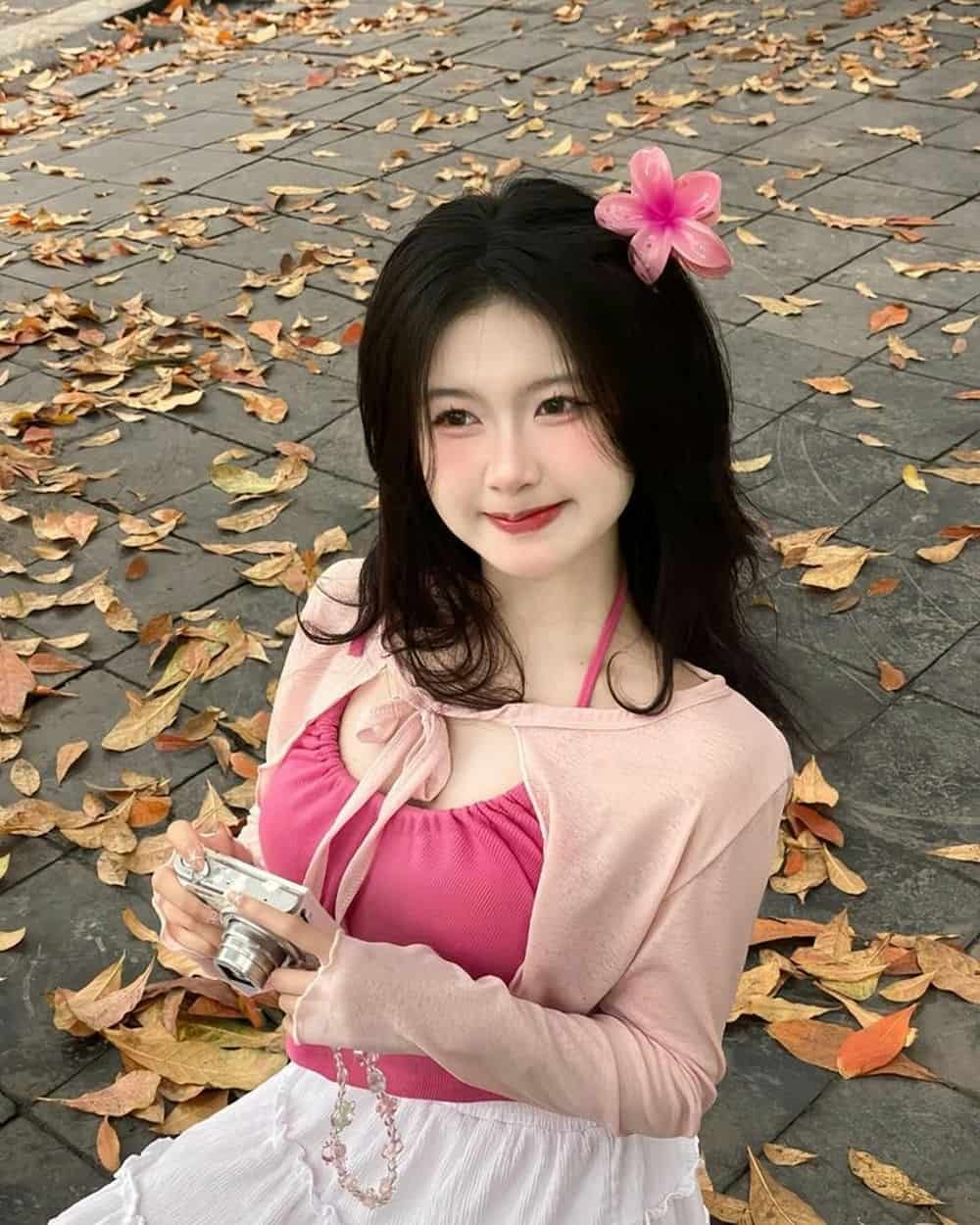 Gái xinh mặc áo pinky