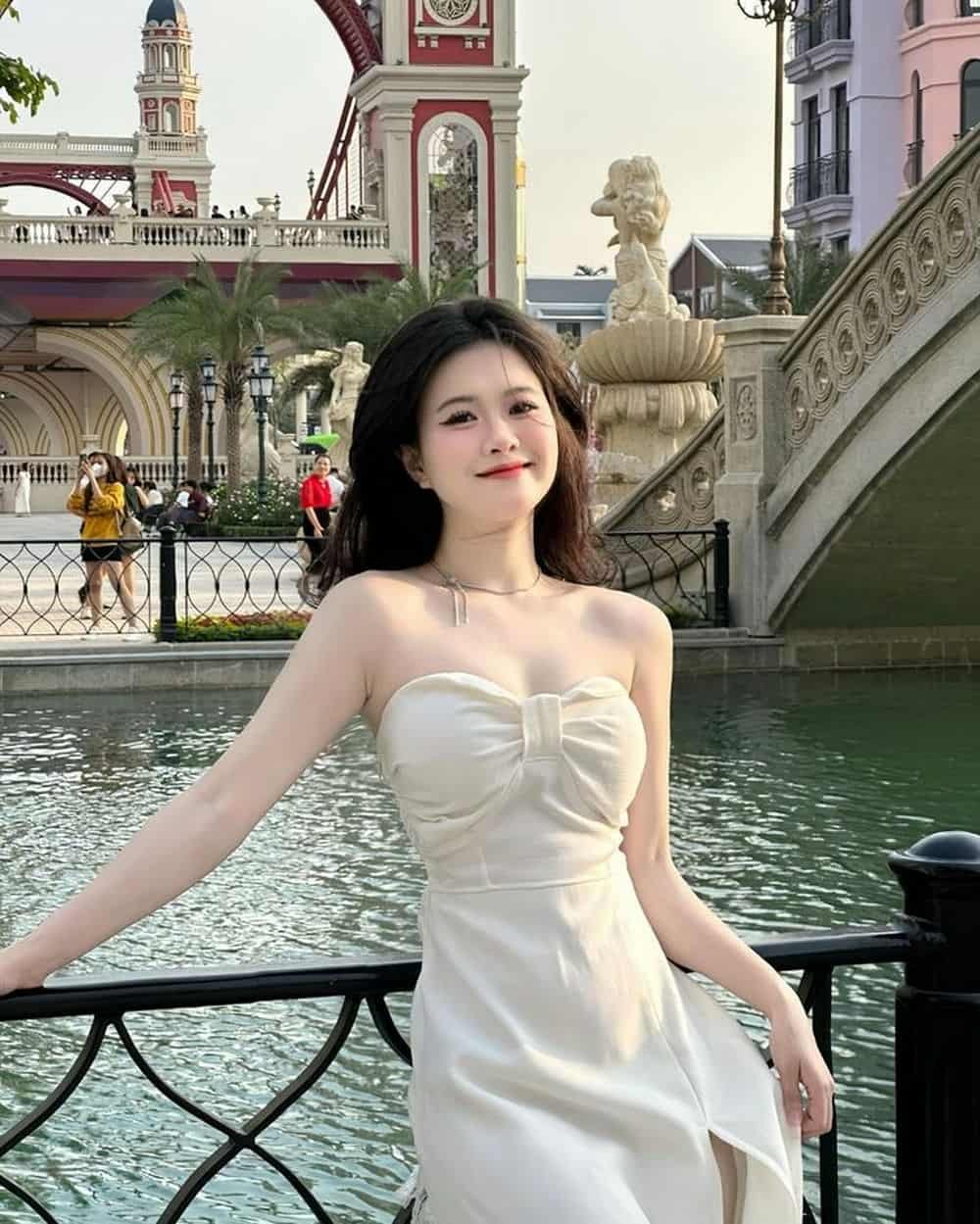 Gái xinh mặc váy dài