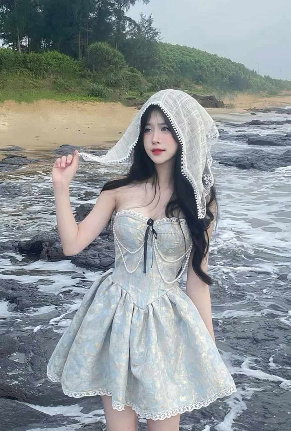 Gái xinh mặc váy dịu dàng