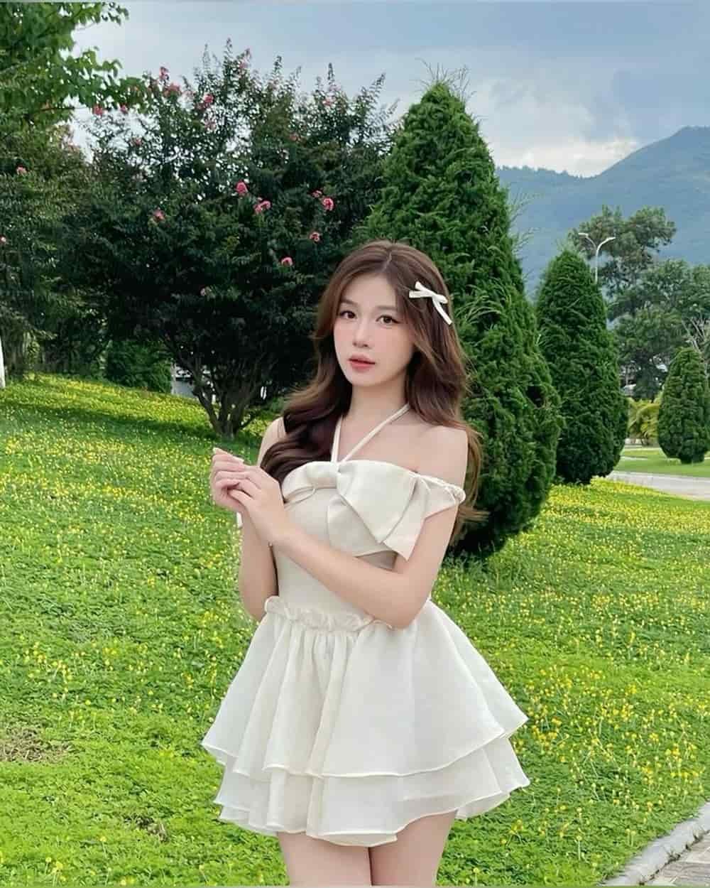 Gái xinh mặc váy nữ tính