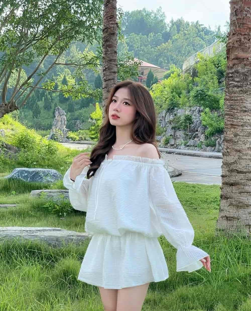 Gái xinh mặc váy quyến rũ