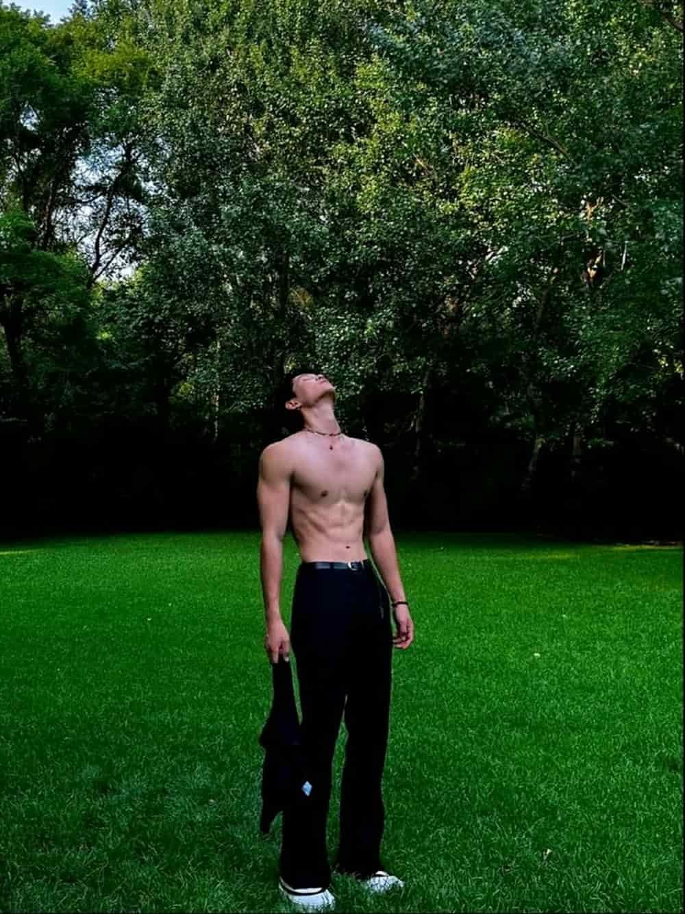 Trai đẹp che mặt bí ẩn