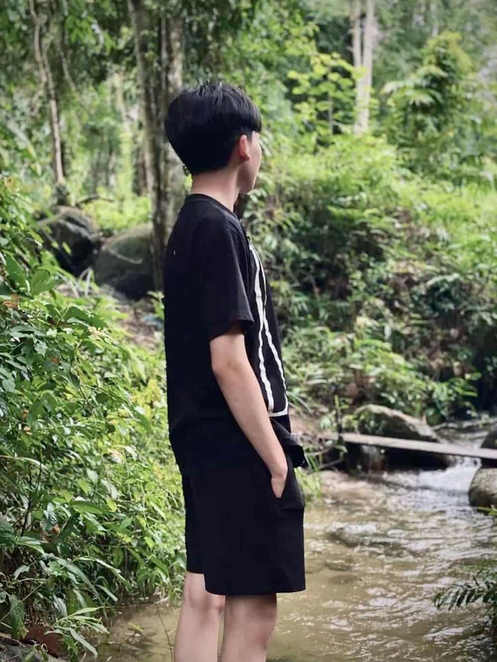 Trai đẹp che mặt lạnh