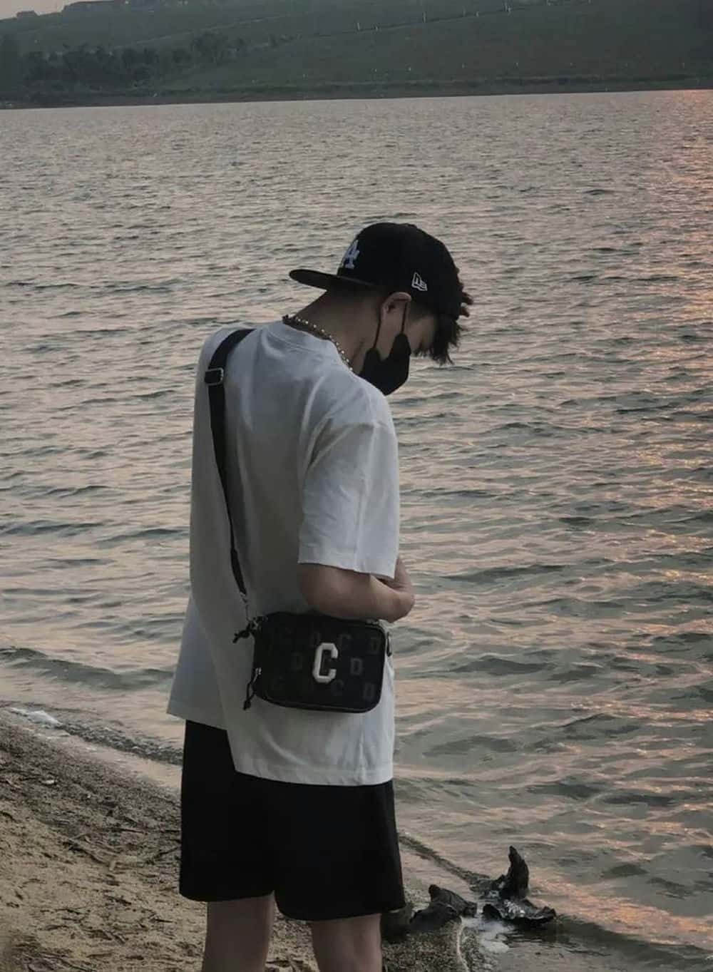 Trai đẹp che mặt nổi