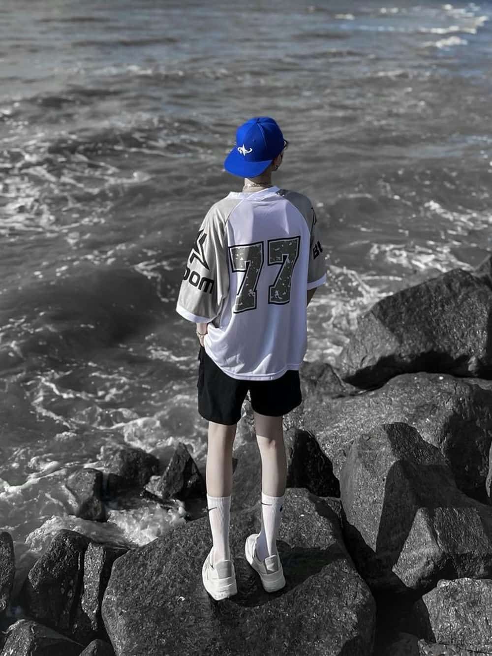 Trai đẹp che mặt sáng