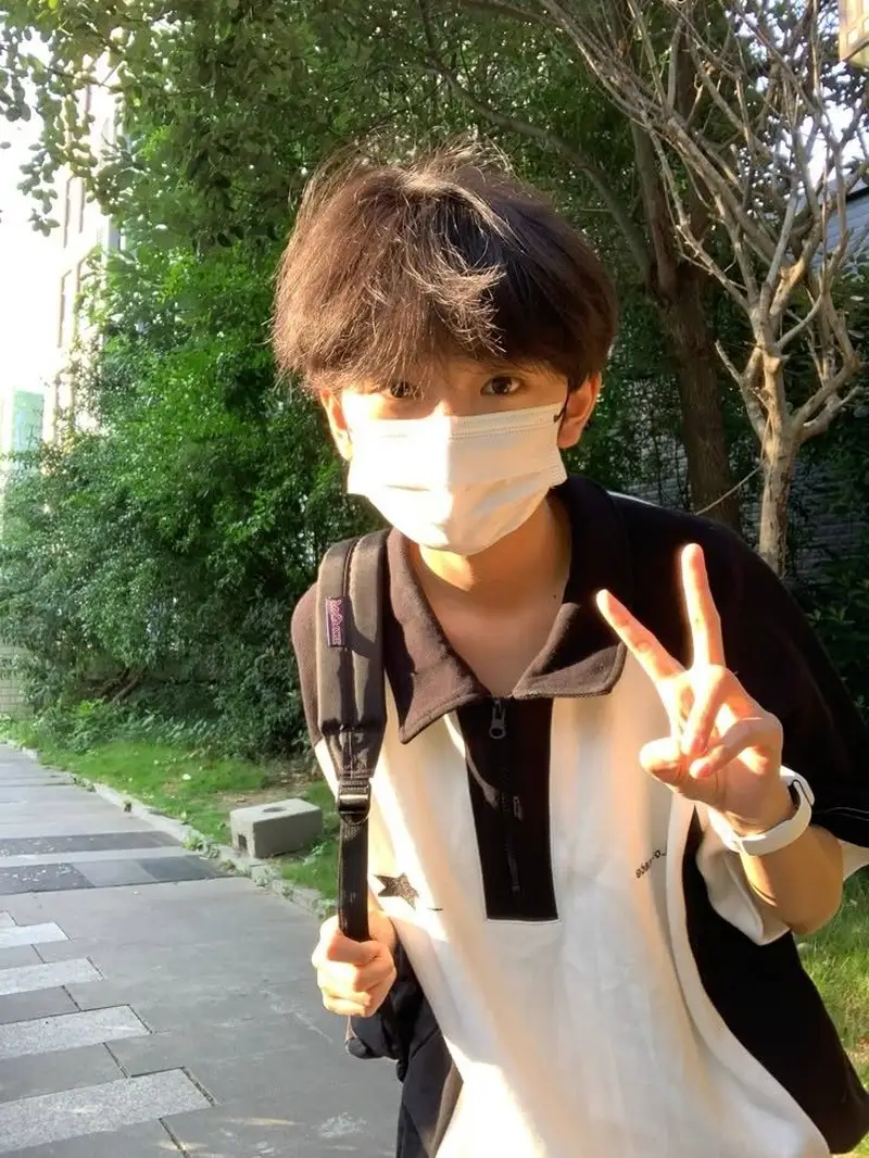 ảnh bé trai dễ thương 10 tuổi cute