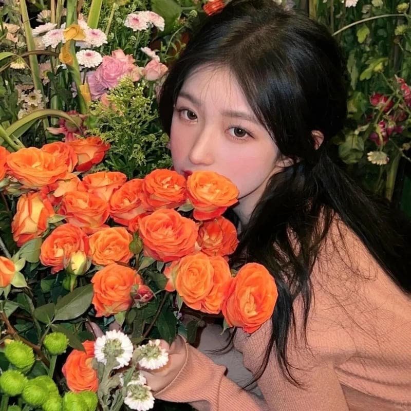 ảnh che mặt ánh mắt dịu hiền