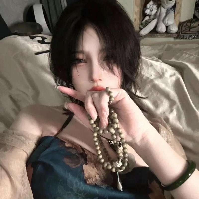 ảnh che mặt ánh mắt sâu thẳm