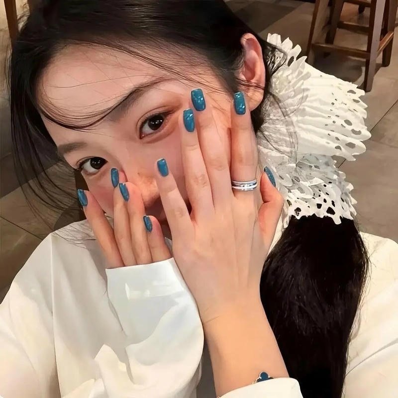 ảnh che mặt bàn tay dịu dàng