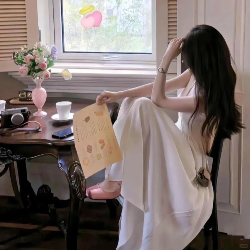 ảnh che mặt dáng ngồi cuốn hút