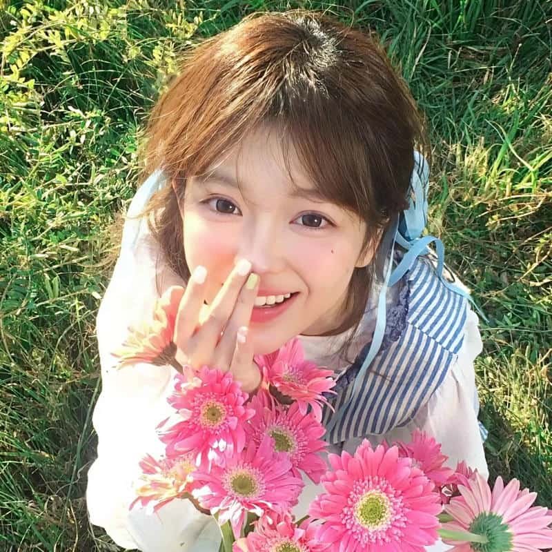 ảnh che mặt e thẹn ngại ngùng