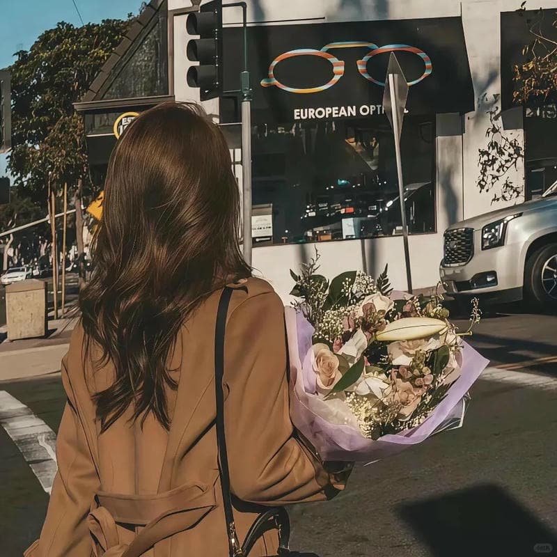 ảnh che mặt tóc xoã bay nhẹ