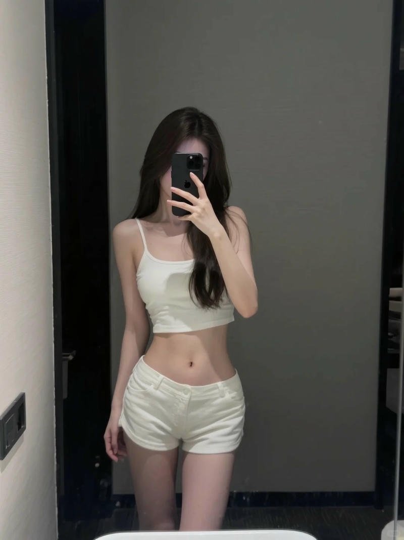 ảnh gái xinh che mặt dáng đẹp