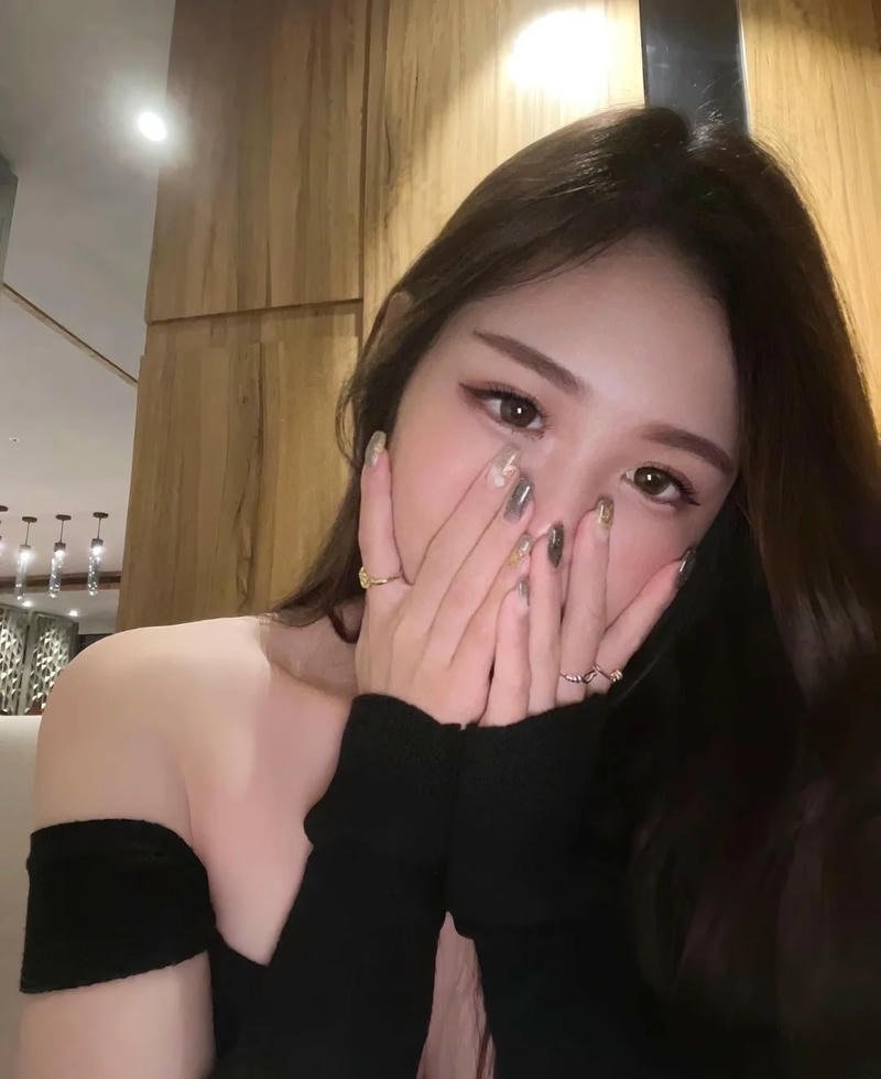 ảnh gái xinh che mặt dễ mến