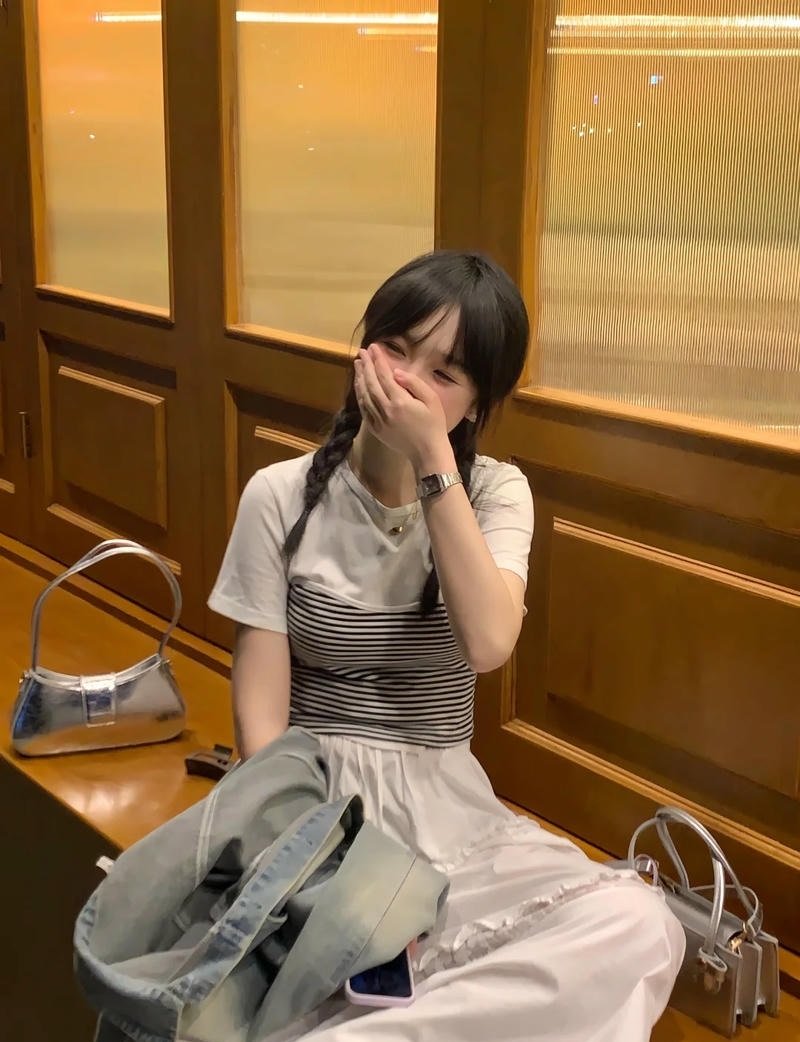 ảnh gái xinh che mặt kín đáo