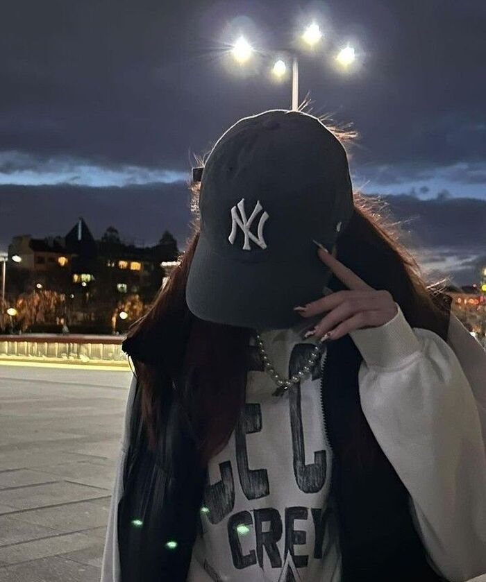 ành gái xinh che mặt ngầu