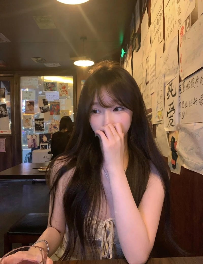 ảnh gái xinh che mặt thanh thoát