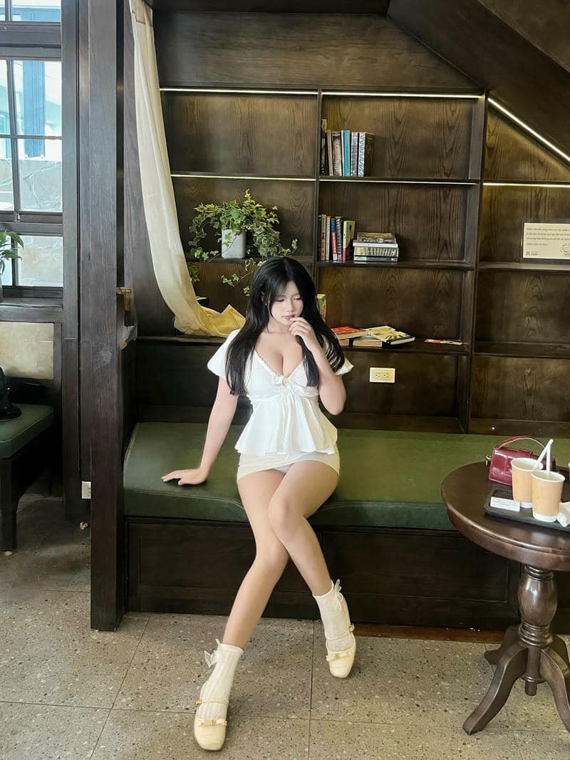 ảnh gái xinh tóc dài cá tính