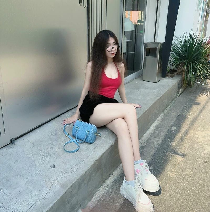 ảnh gái xinh tóc dài selfie