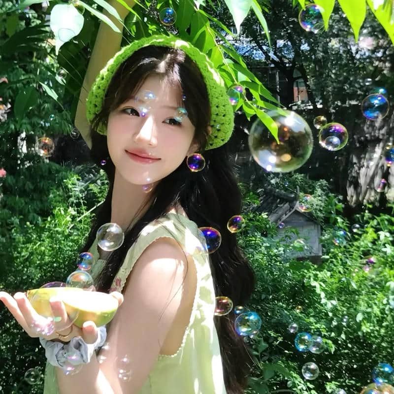 ảnh gái xinh tóc dài tinh nghịch