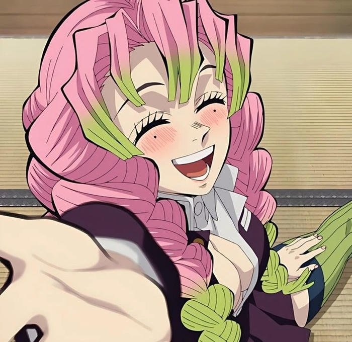 ảnh mitsuri nhìn đầy tự tin