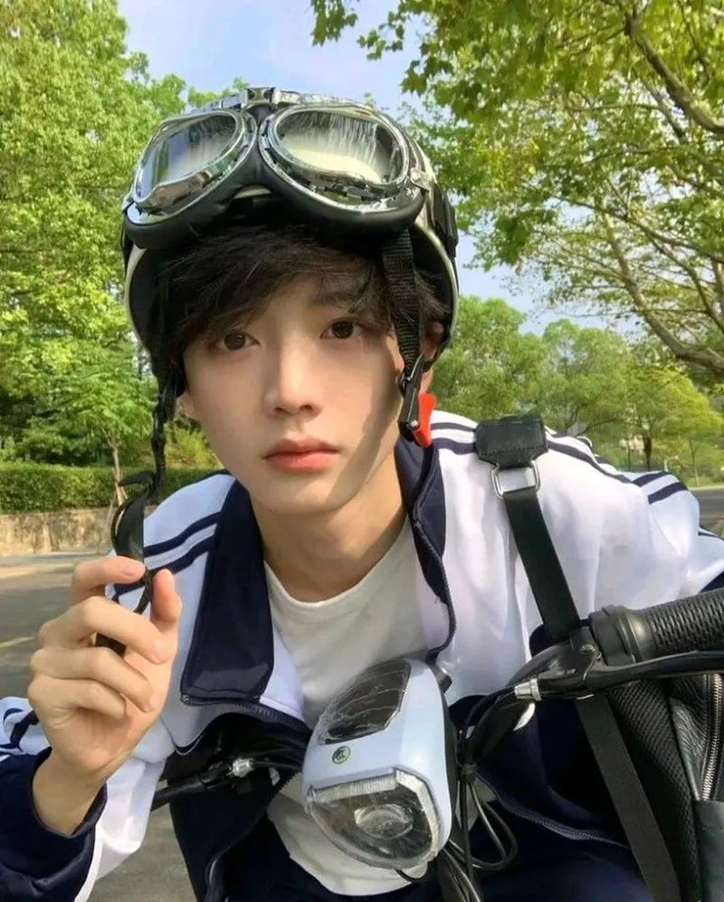 ảnh trai đẹp 14 tuổi đi học