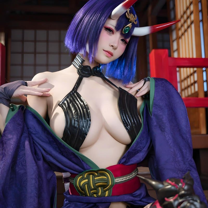 gái xinh cosplay bổ mắt bí ẩn