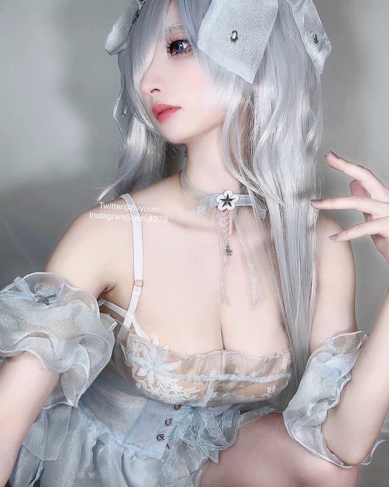 gái xinh cosplay bổ mắt quý phái