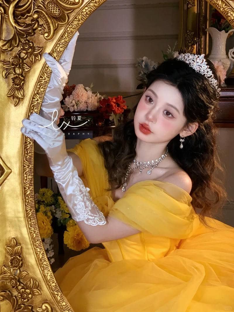 gái xinh cosplay cổ điển