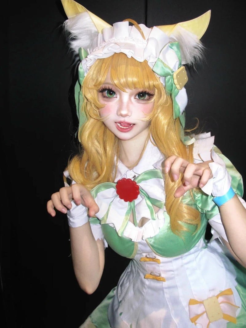 gái xinh cosplay mèo