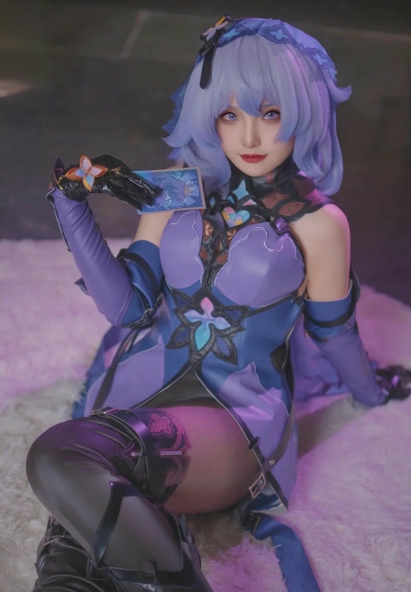 gái xinh cosplay nhân vật anime nữ