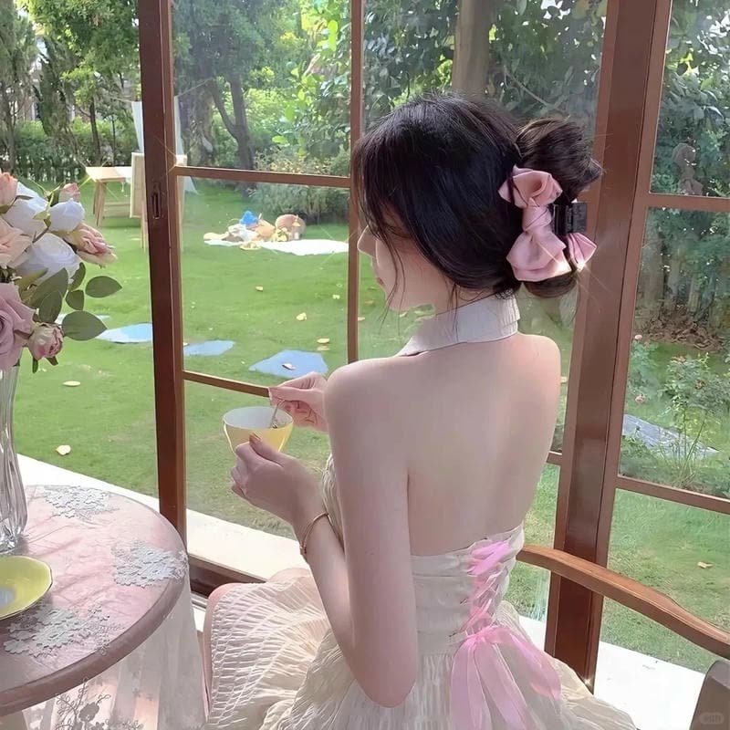 gái xinh cute che mặt