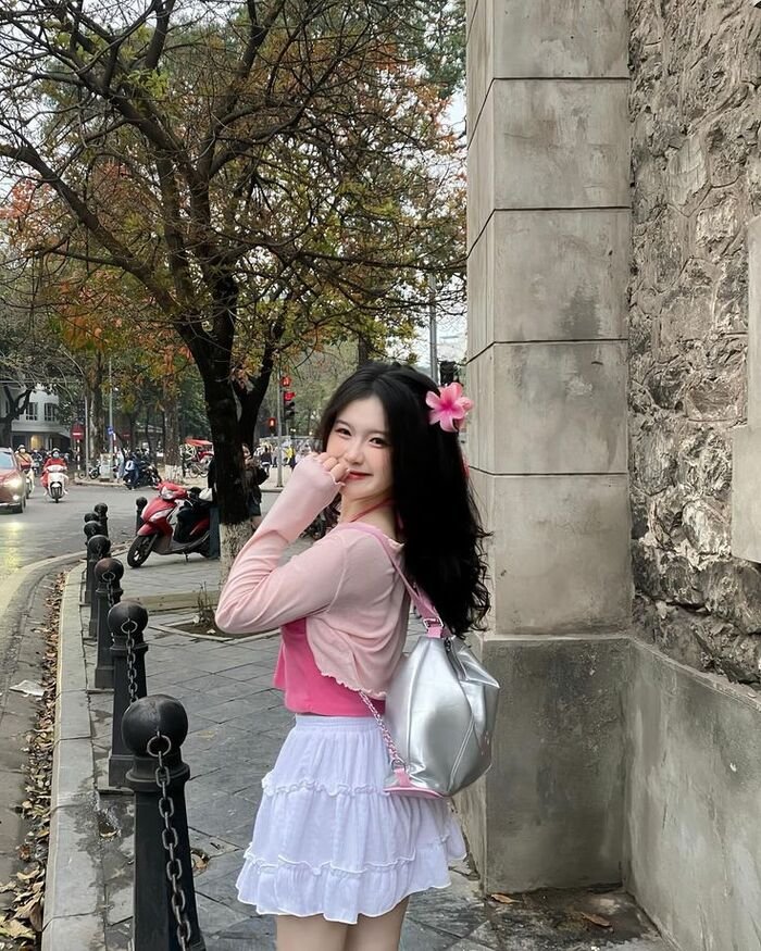 gái xinh mặc pinky