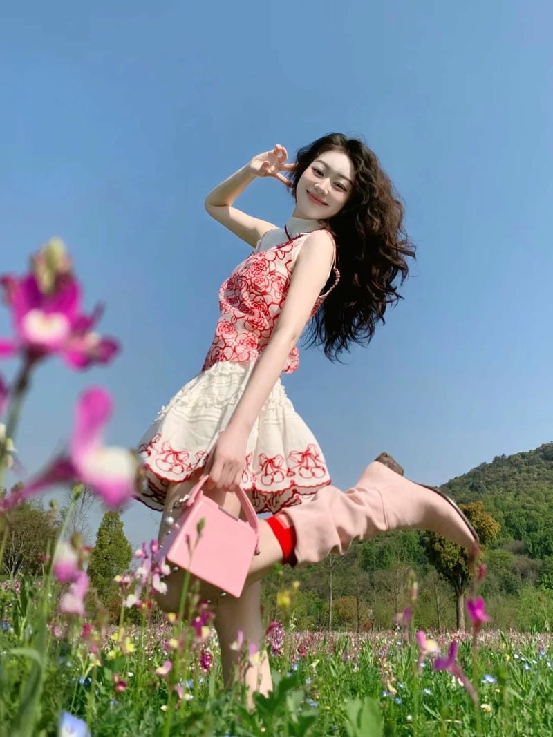gái xinh mặc váy