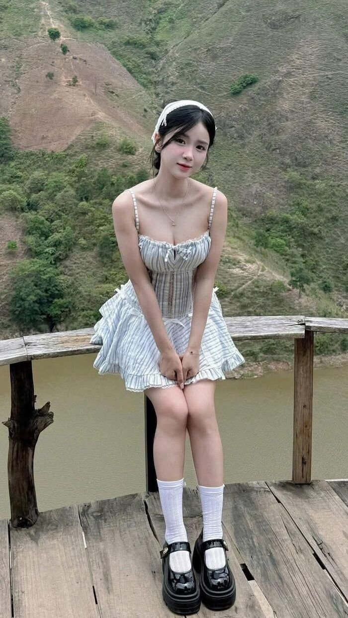 gái xinh mặc váy full hd