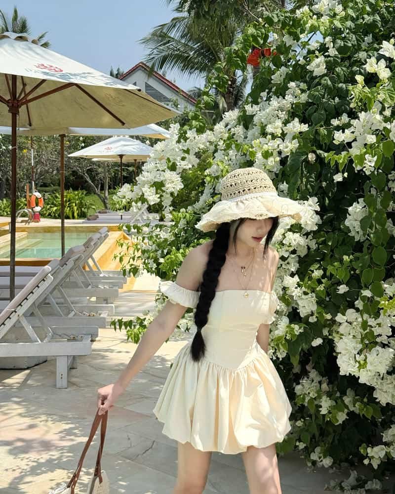 gái xinh mặc váy năng động