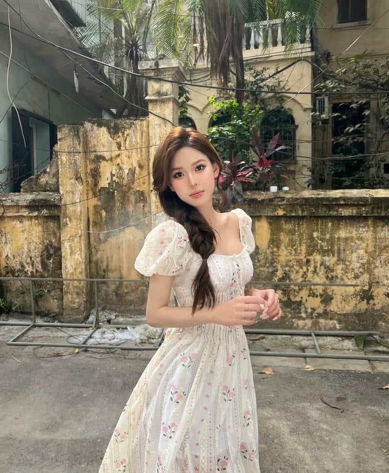 gái xinh mặc váy nền nã