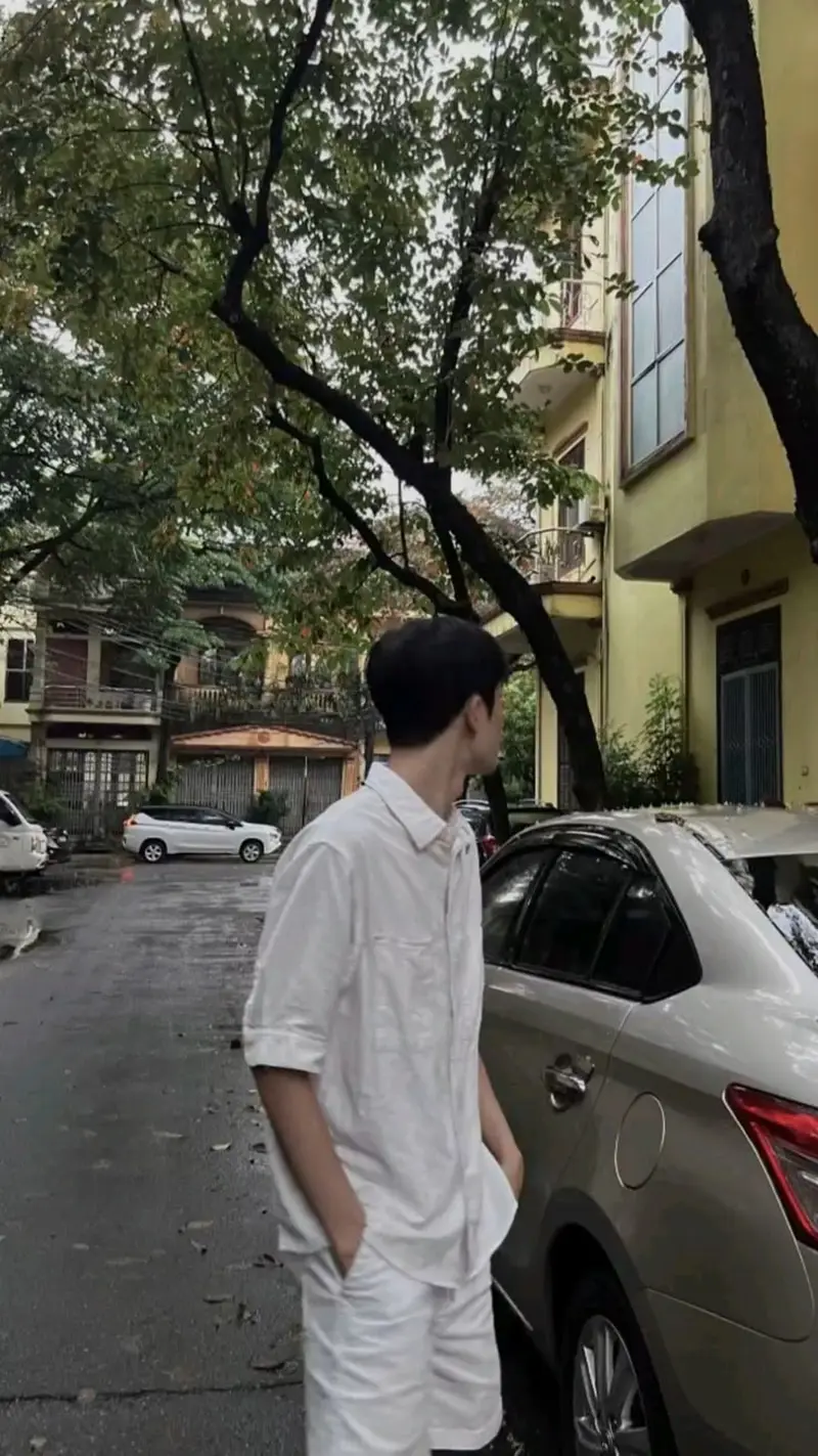 hình ảnh trai đẹp che mặt khi đi học