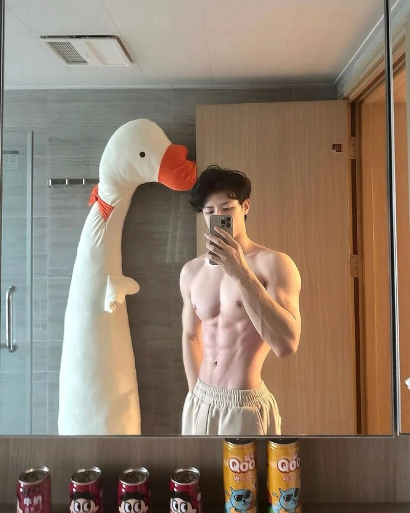 trai đẹp 6 múi body chuẩn