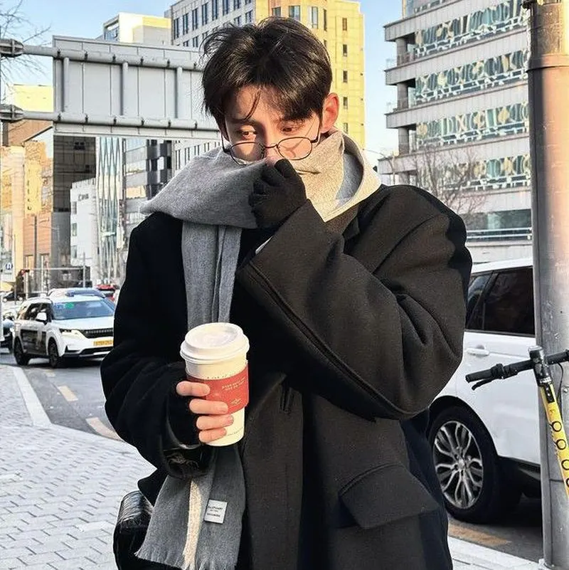 trai đẹp che mặt mặc hoodie