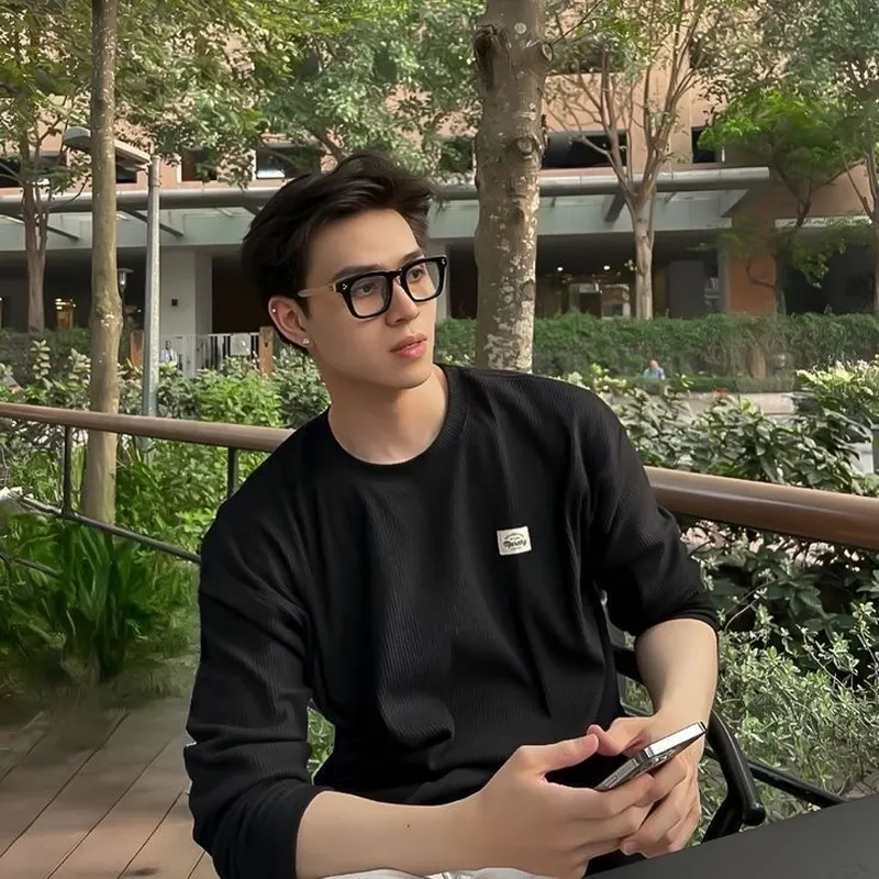 trai đẹp đi học