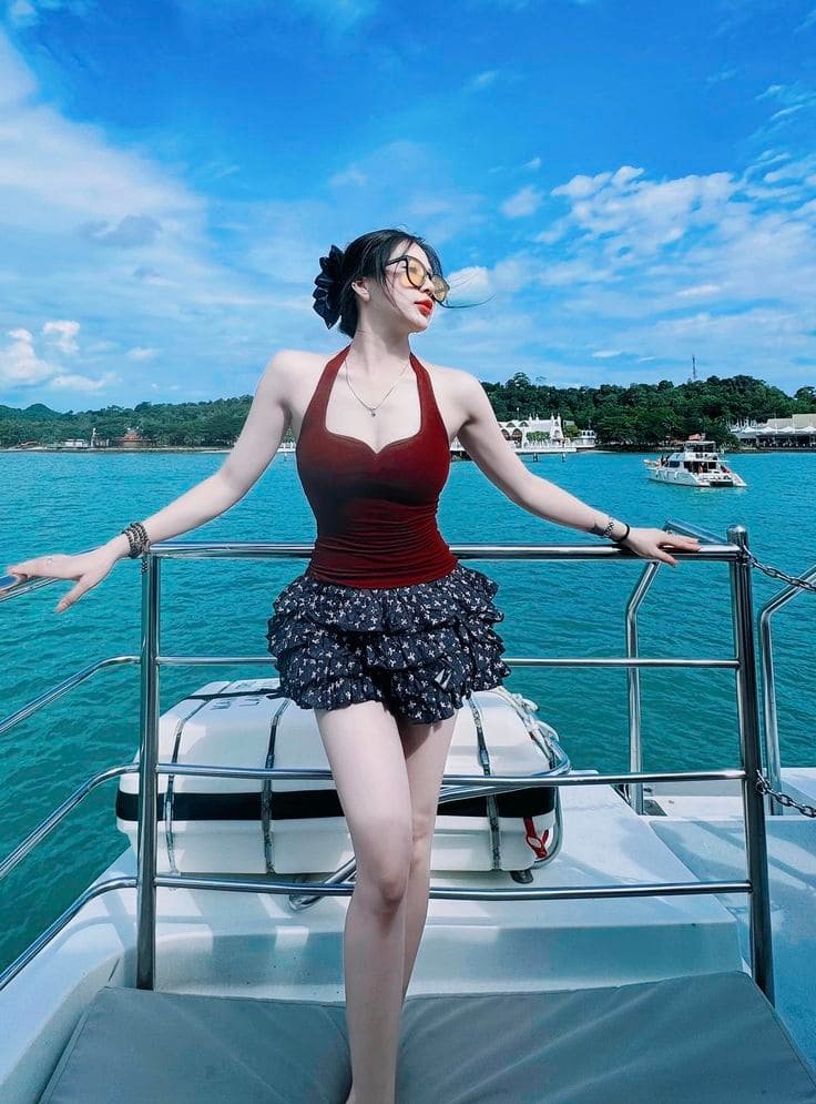 Ảnh gái xinh da trắng mịn