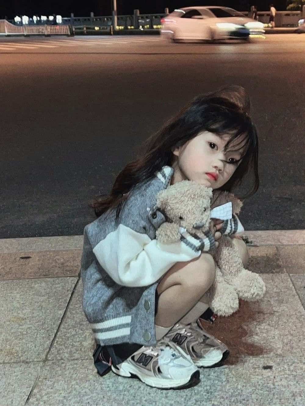 Bé gái xinh trong sáng