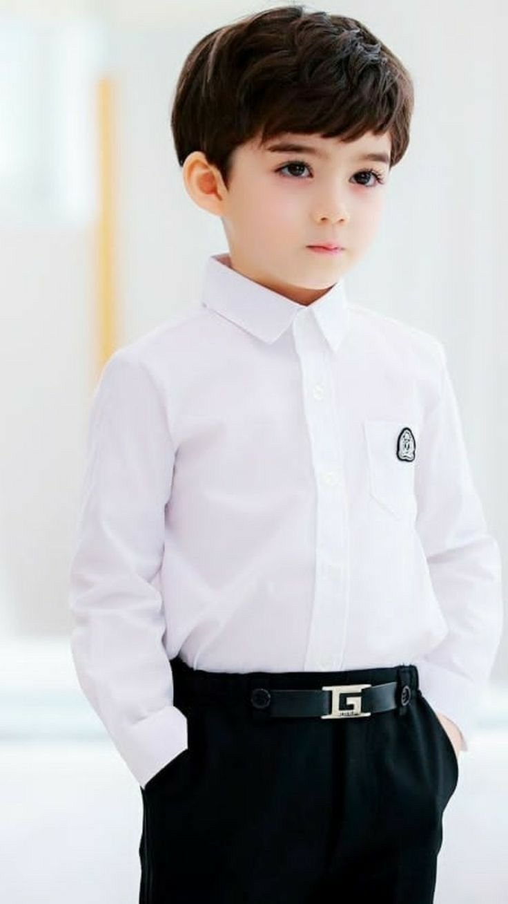 Bé trai đẹp thu hút