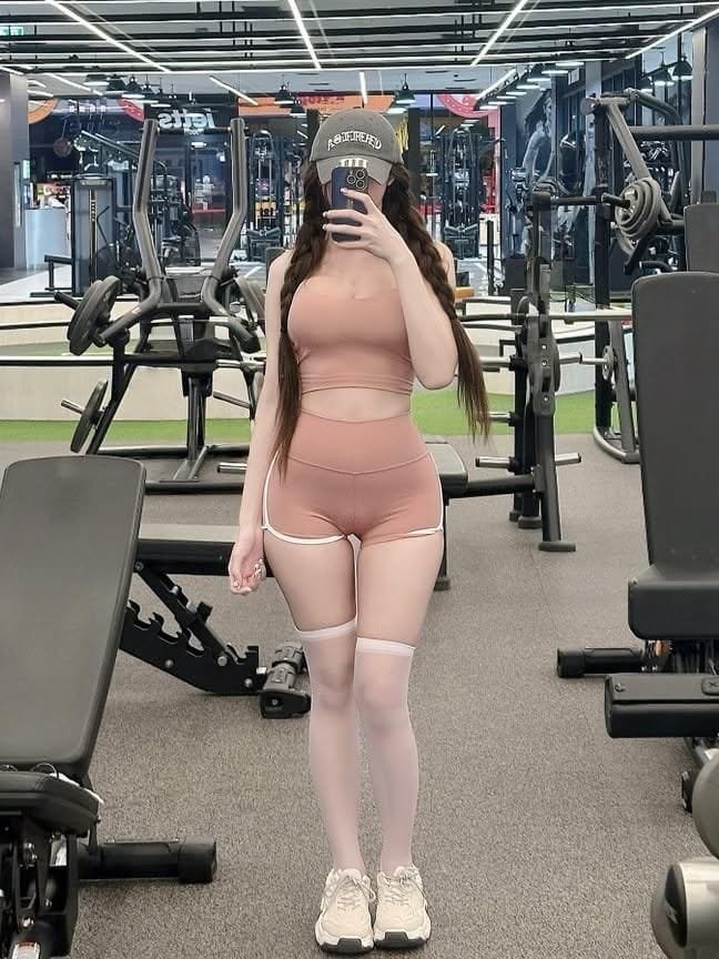 Cô gái tập gym cuốn hút