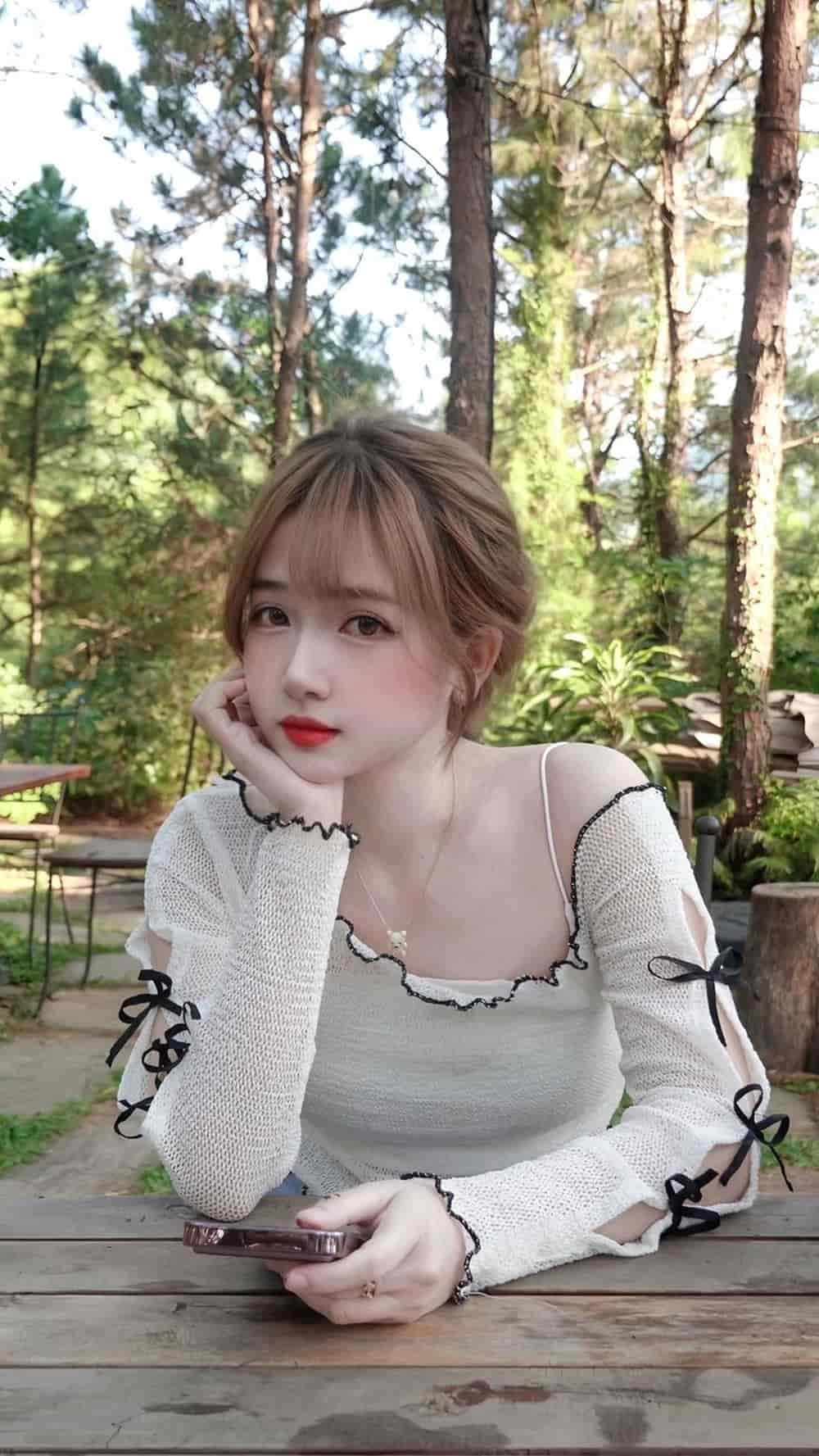 Con gái xinh đẹp duyên