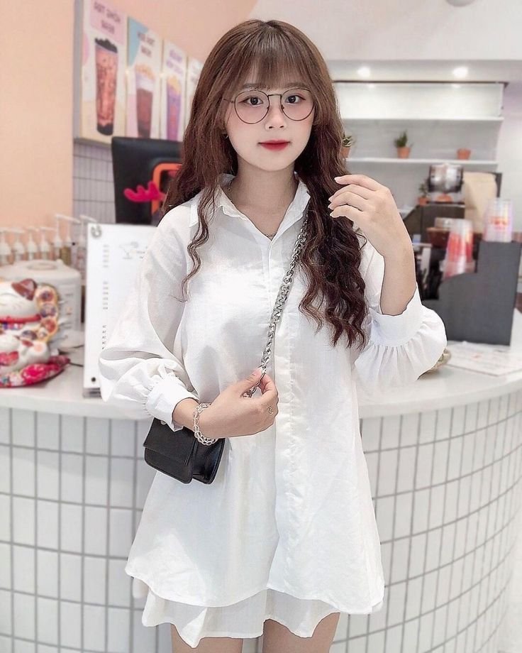 Con gái xinh đẹp hiền